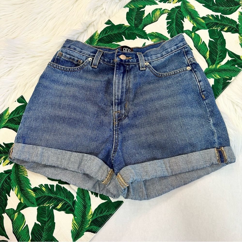 UO BDG High Rise Mom Short 657